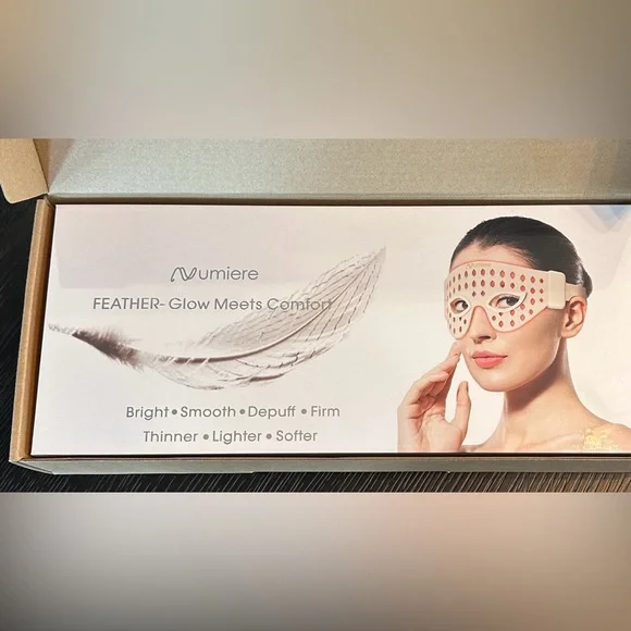 Lumiere Feather Skincare Mask - White and Red - Picture 1 of 8